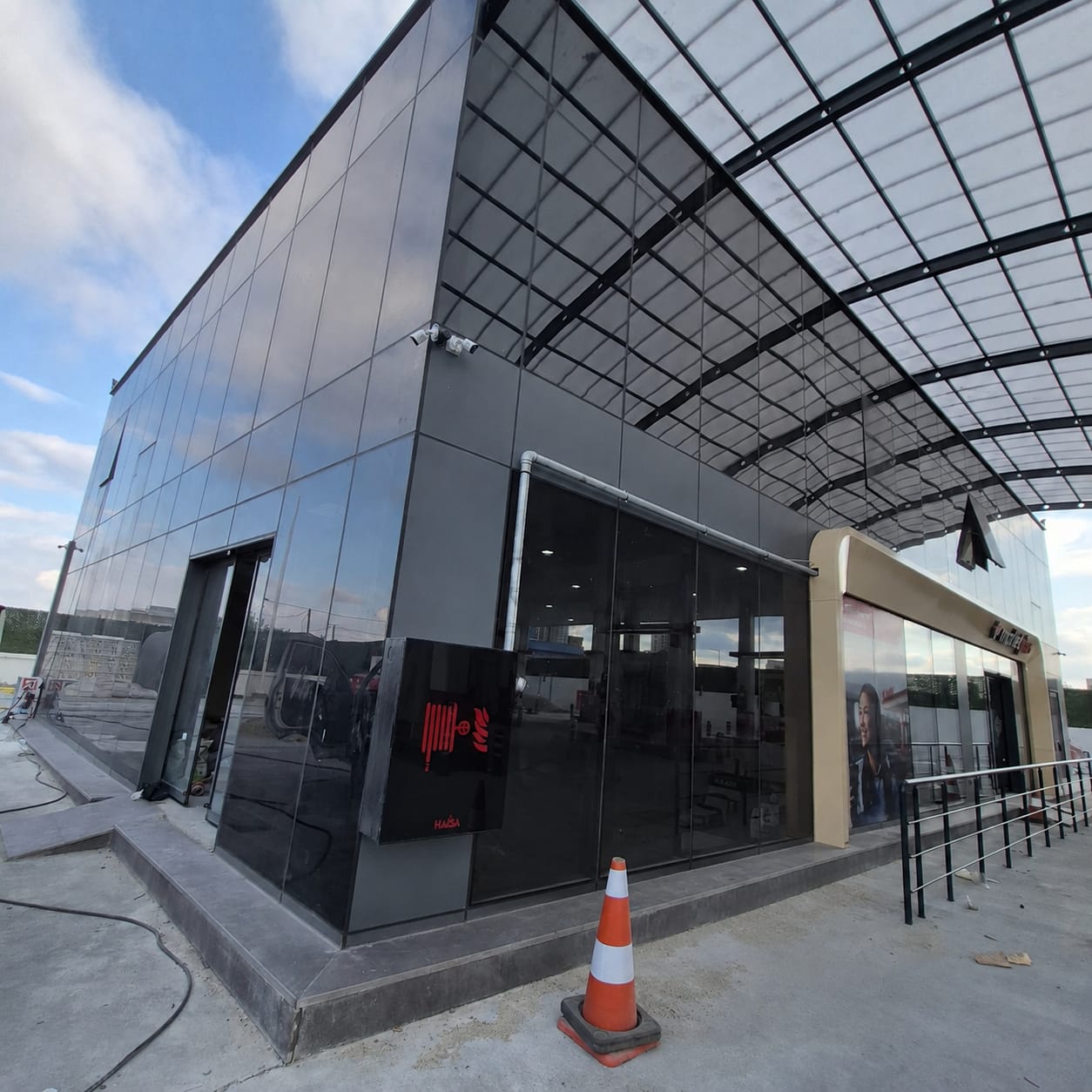 AVCILAR PETROL OFİSİ CAM GİYDİRME KOMPOZİT KAPLAMA